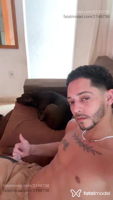 Acompanhante homem morena (o) de olhos castanhos - Mathias