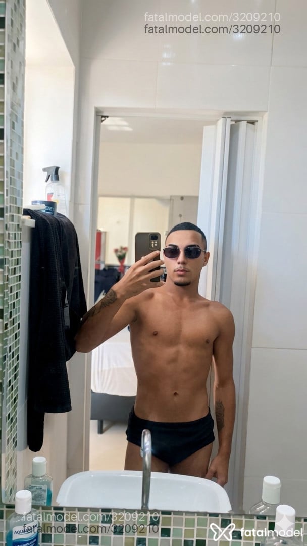 Acompanhante homem morena (o) de olhos castanhos em Rio de Janeiro - Daniel