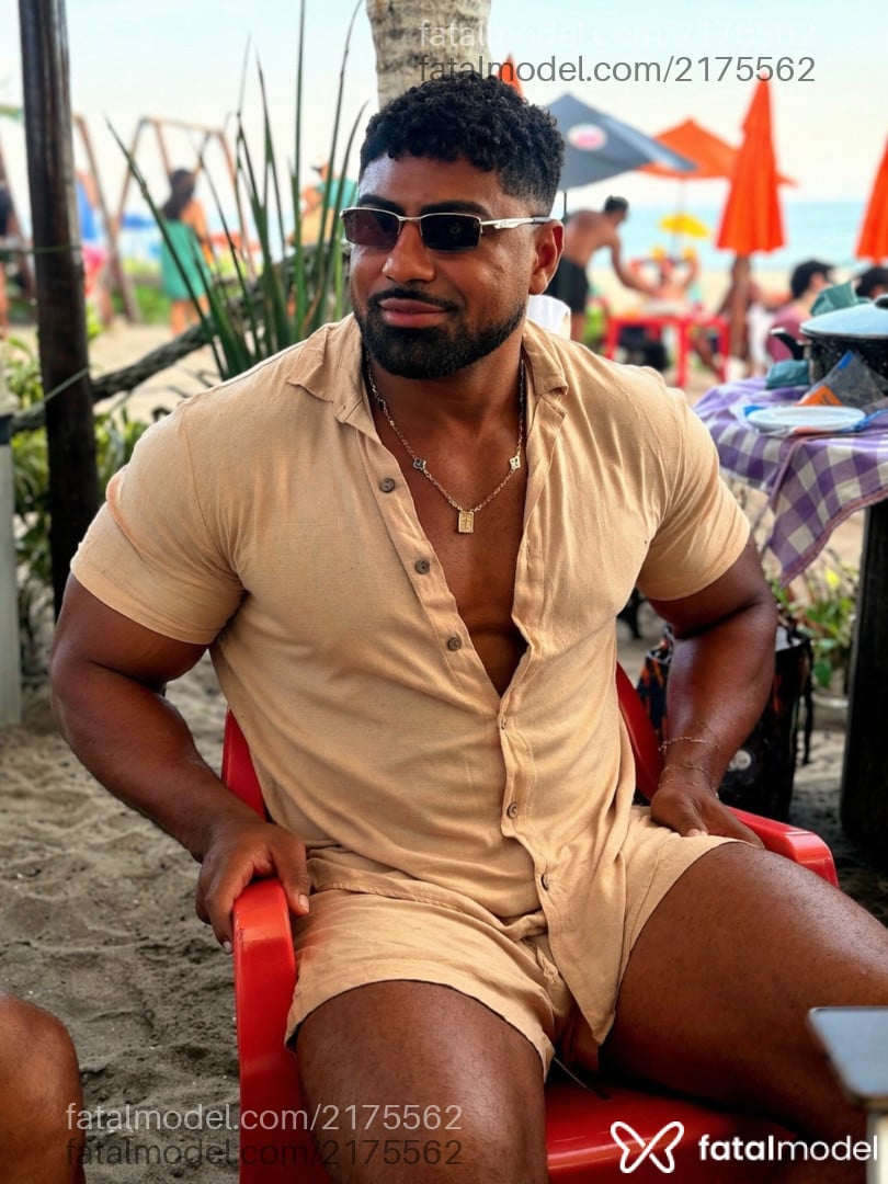 Acompanhante homem com cabelo castanho de olhos pretos em Rio de Janeiro - Fernandes