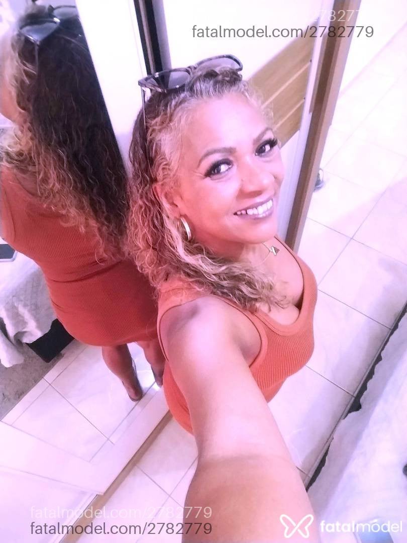 Acompanhante mulher loira (o) de olhos castanhos - Claudia Novaes