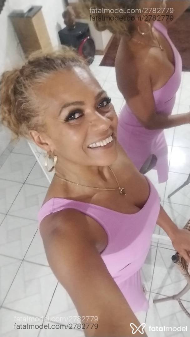 Acompanhante mulher loira (o) de olhos castanhos - Claudia Novaes