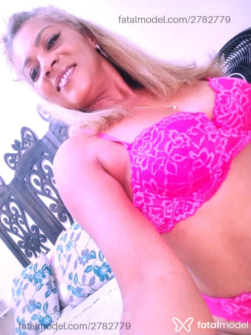 Acompanhante mulher loira (o) de olhos castanhos - Claudia Novaes