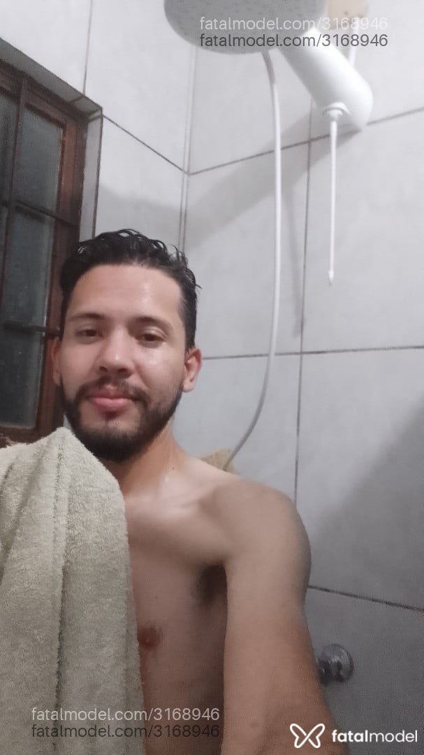 Acompanhante homem com cabelo castanho de olhos castanhos - Apollo Acompanhante homem com cabelo castanho de olhos castanhos - Apollo