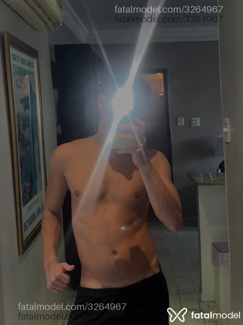Acompanhante homem com cabelo castanho de olhos castanhos - Gabriel Silva Acompanhante homem com cabelo castanho de olhos castanhos - Gabriel Silva