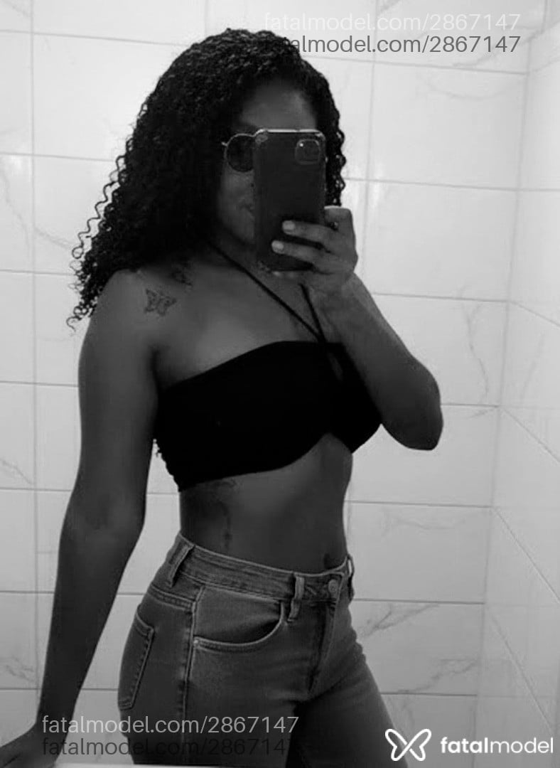 Acompanhante mulher com cabelo castanho de olhos pretos - Kikabombom