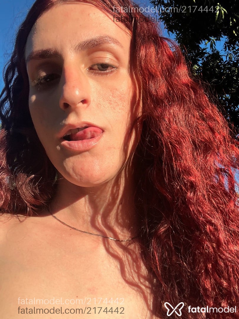 Acompanhante mulher trans ruiva (o) de olhos castanhos em Recife Acompanhante mulher trans ruiva (o) de olhos castanhos em Recife - Clara