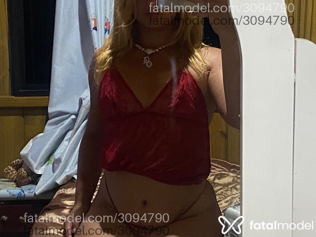 Acompanhante mulher trans loira (o) de olhos verdes em Garopaba - Milena