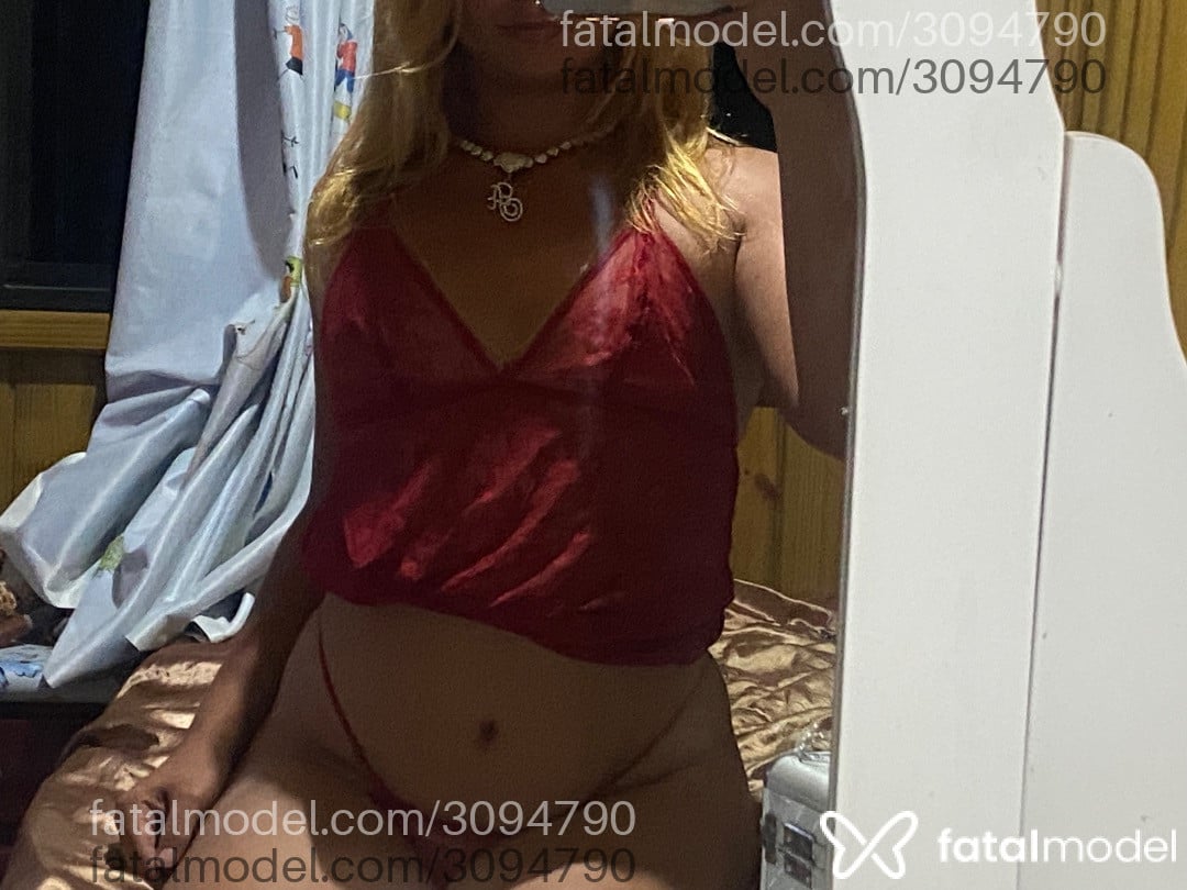 Acompanhante mulher trans loira (o) de olhos verdes em Garopaba - Milena