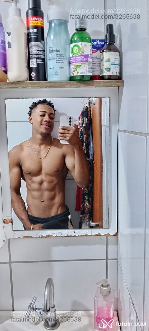 Acompanhante homem morena (o) de olhos pretos em Belo Horizonte - Soares