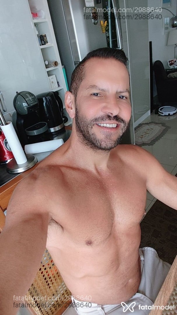 Acompanhante homem morena (o) de olhos castanhos em São Paulo - Ferreira