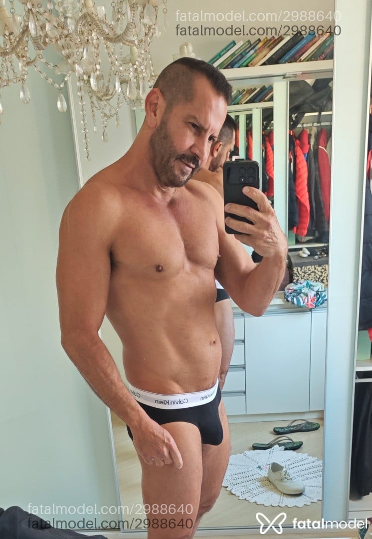 Acompanhante homem morena (o) de olhos castanhos em São Paulo - Ferreira