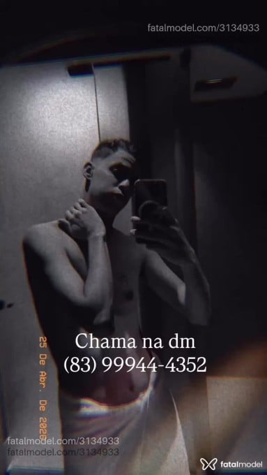 Acompanhante homem com cabelo castanho de olhos castanhos - Magoo Acompanhante homem com cabelo castanho de olhos castanhos - Magoo