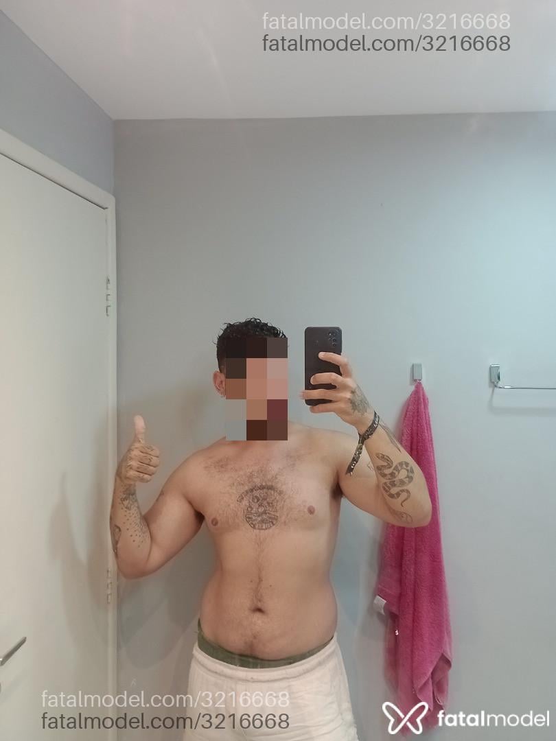 Acompanhante homem com cabelo castanho de olhos castanhos - Júnior Acompanhante homem com cabelo castanho de olhos castanhos - Júnior