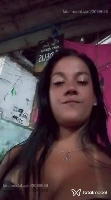 Acompanhante mulher morena (o) de olhos pretos em Rio de Janeiro Acompanhante mulher morena (o) de olhos pretos em Rio de Janeiro - Val