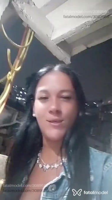 Acompanhante mulher morena (o) de olhos pretos em Rio de Janeiro Acompanhante mulher morena (o) de olhos pretos em Rio de Janeiro - Val