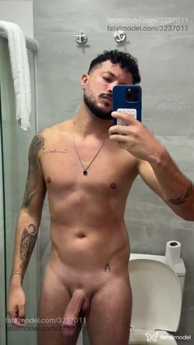 Acompanhante homem morena (o) de olhos castanhos em Balneário Camboriú - Caio Maia