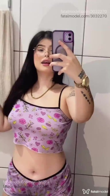 Acompanhante mulher morena (o) de olhos castanhos em Sinop - Mikaela Yuna