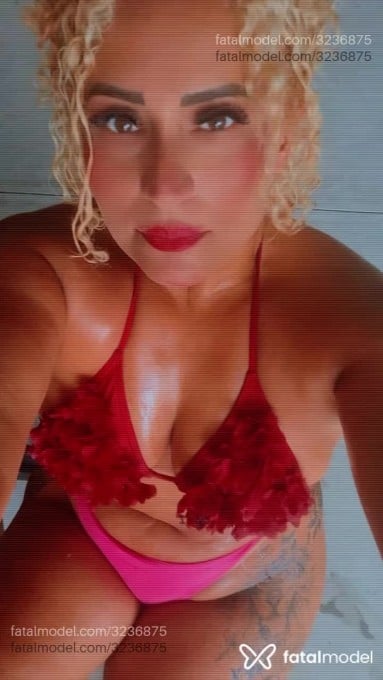 Acompanhante mulher loira (o) de olhos mel - Hadassa Calazans