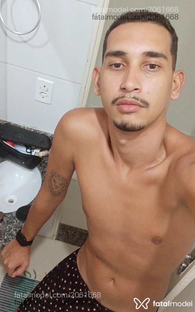 Acompanhante homem morena (o) de olhos pretos - Théo Salles Acompanhante homem morena (o) de olhos pretos - Théo Salles
