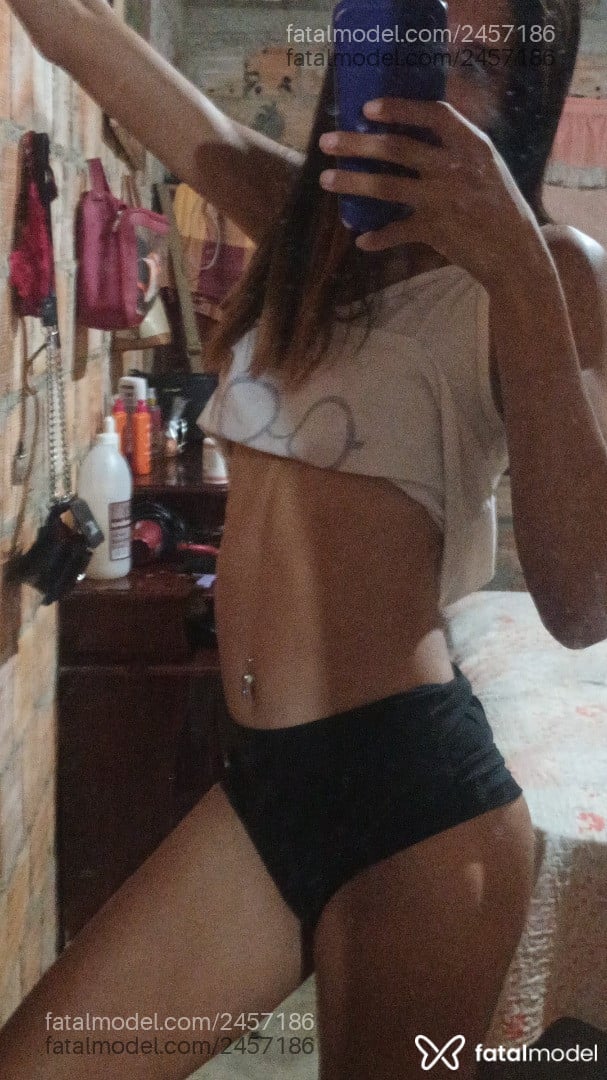 Acompanhante mulher trans com cabelo castanho de olhos castanhos em Novo Gama - Whict