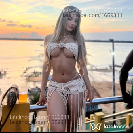 Acompanhante mulher trans loira (o) de olhos castanhos em São Paulo - Gisele Scott