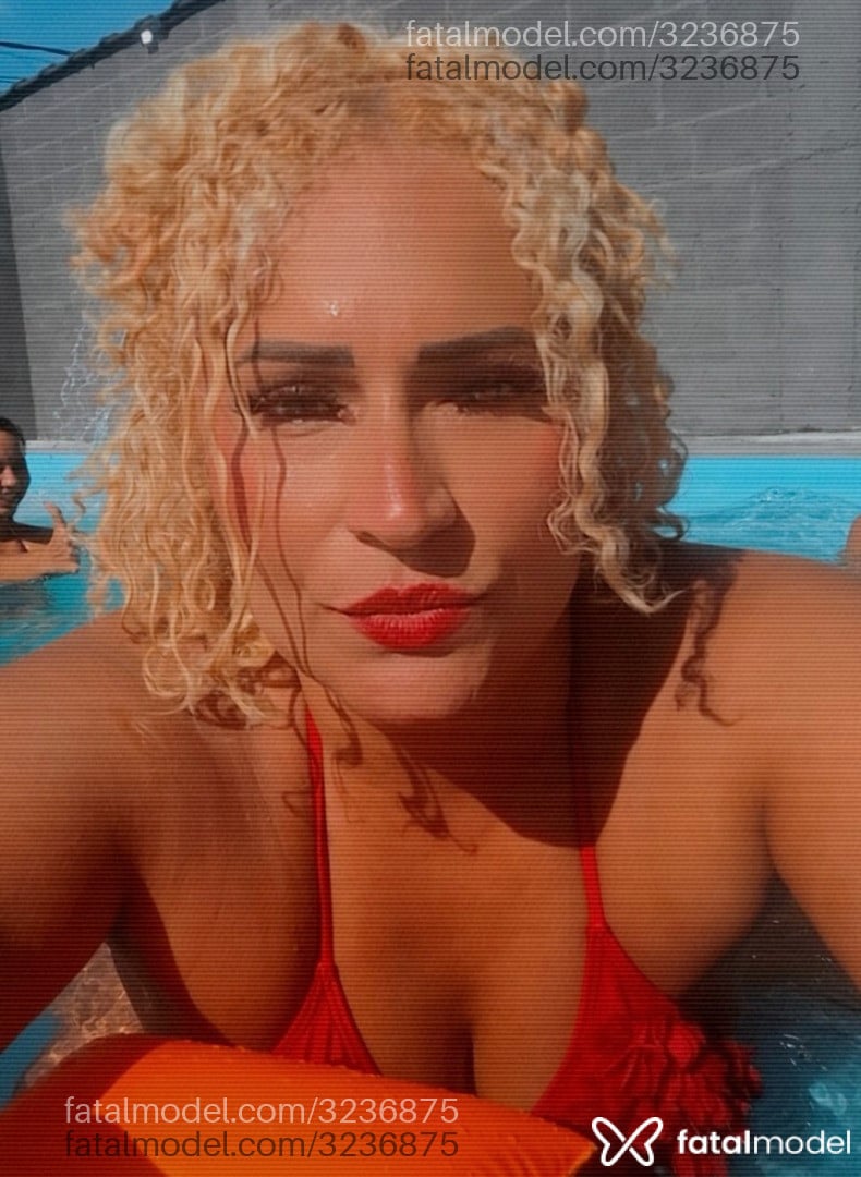 Acompanhante mulher loira (o) de olhos mel - Hadassa Calazans