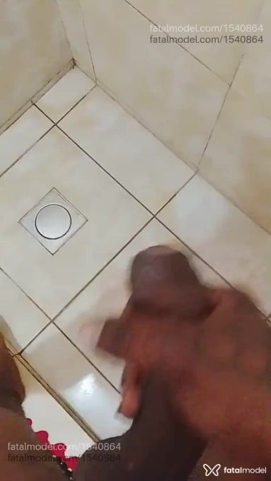 Acompanhante homem com cabelo castanho de olhos castanhos em Virtual Acompanhante homem com cabelo castanho de olhos castanhos em Virtual - Preto