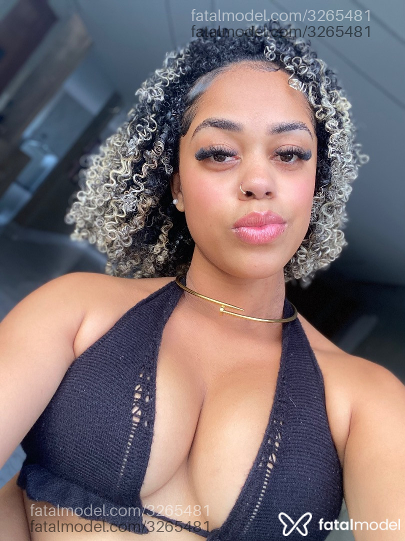 Acompanhante mulher loira (o) de olhos pretos em Vitória - Adila