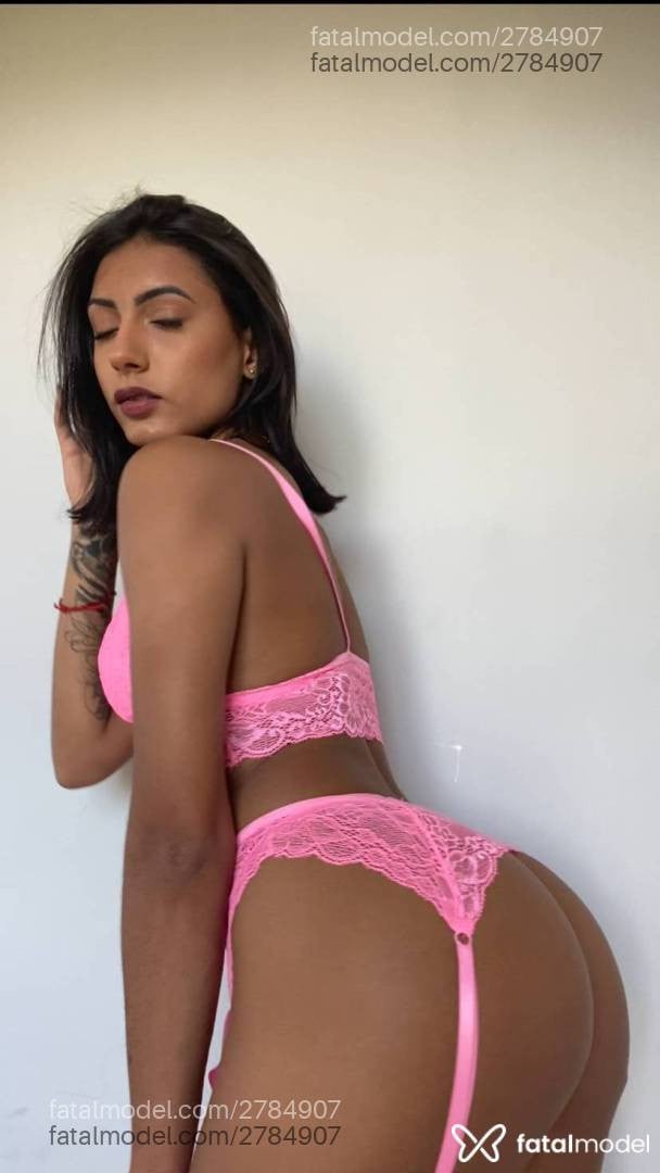 Acompanhante mulher com cabelo castanho de olhos castanhos - Roberta