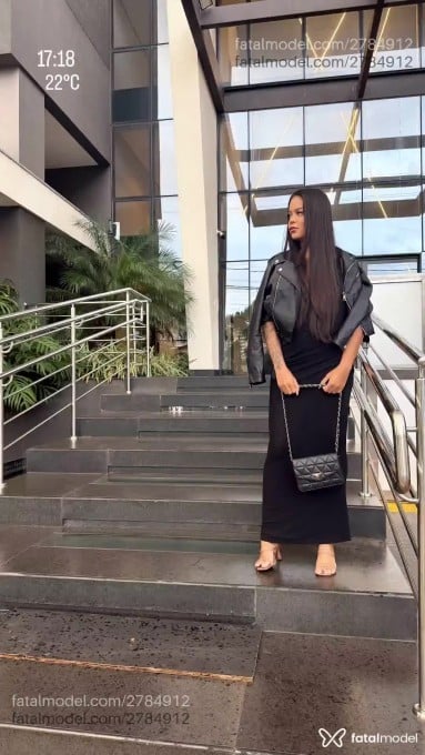Acompanhante mulher com cabelo castanho de olhos verdes em Campo Grande - Jade