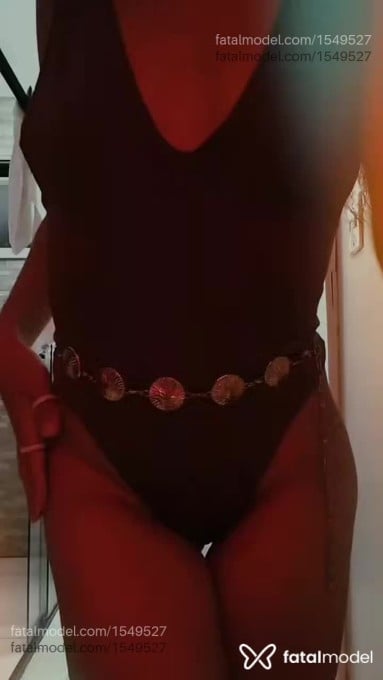 Acompanhante mulher com cabelo castanho de olhos castanhos - Lola Acompanhante mulher com cabelo castanho de olhos castanhos - Lola