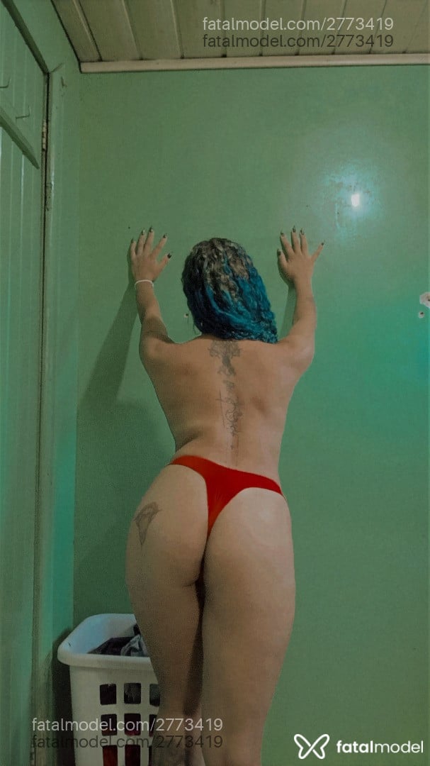 Acompanhante mulher com cabelo colorido de olhos castanhos em Guarapuava - Pesseguinha