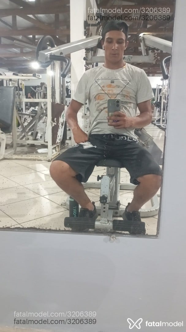 Acompanhante homem morena (o) de olhos castanhos em Matinhos Acompanhante homem morena (o) de olhos castanhos em Matinhos - Gigante