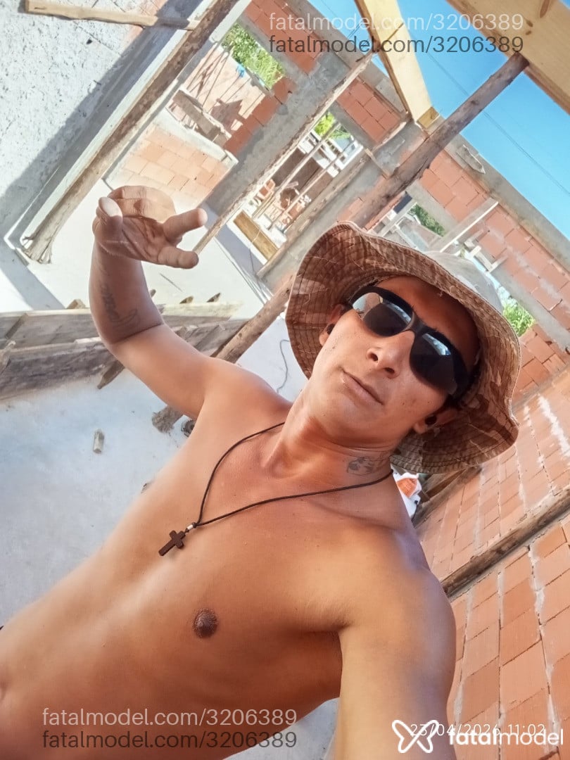 Acompanhante homem morena (o) de olhos castanhos em Matinhos Acompanhante homem morena (o) de olhos castanhos em Matinhos - Gigante