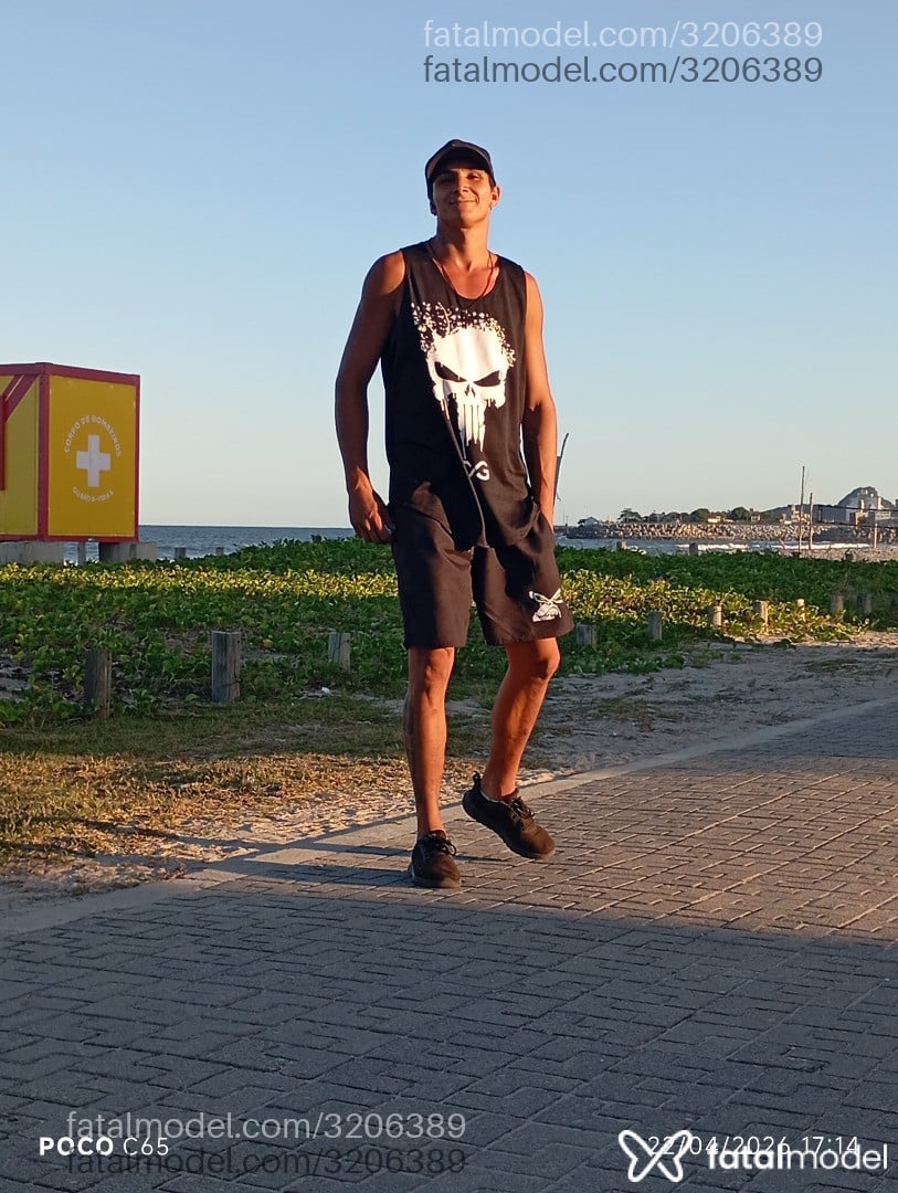 Acompanhante homem morena (o) de olhos castanhos em Matinhos Acompanhante homem morena (o) de olhos castanhos em Matinhos - Gigante