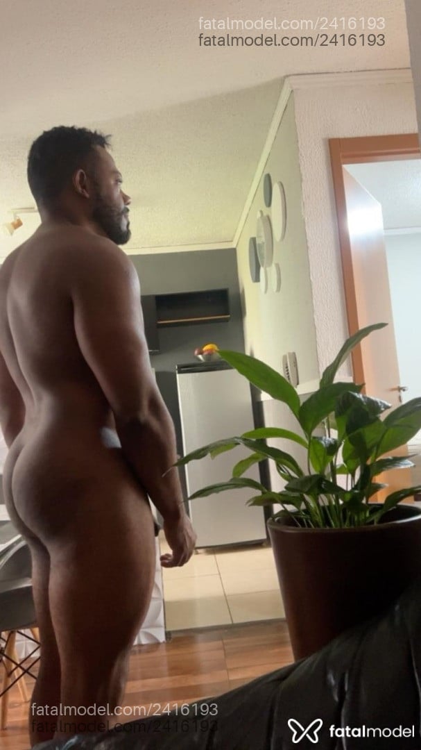Acompanhante homem com cabelo castanho de olhos pretos em São Paulo Acompanhante homem com cabelo castanho de olhos pretos em São Paulo - James