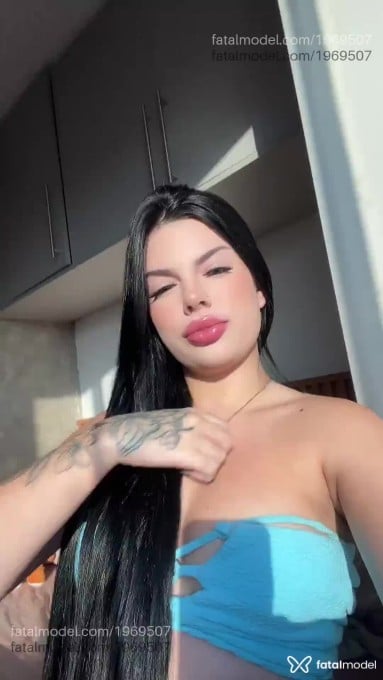 Acompanhante mulher com cabelo castanho de olhos verdes em São Paulo - Maitê Dias