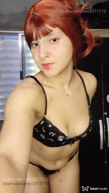 Acompanhante mulher com cabelo castanho de olhos castanhos em Virtual - Tsuki