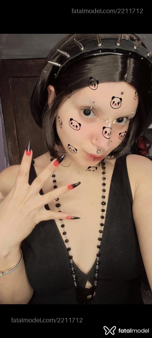 Acompanhante mulher com cabelo castanho de olhos castanhos em Virtual - Tsuki