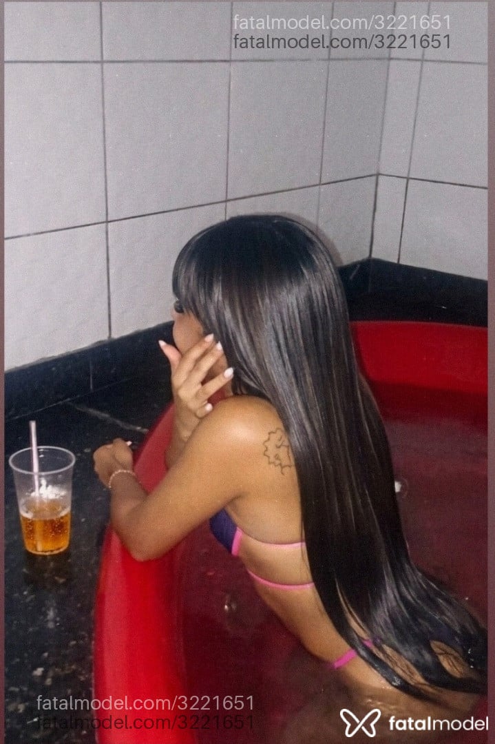 Acompanhante mulher com cabelo castanho de olhos castanhos em Mauá Acompanhante mulher com cabelo castanho de olhos castanhos em Mauá - Karoline Lima