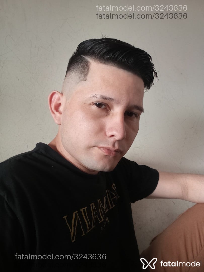 Acompanhante homem morena (o) de olhos castanhos em Araucária - Lucio