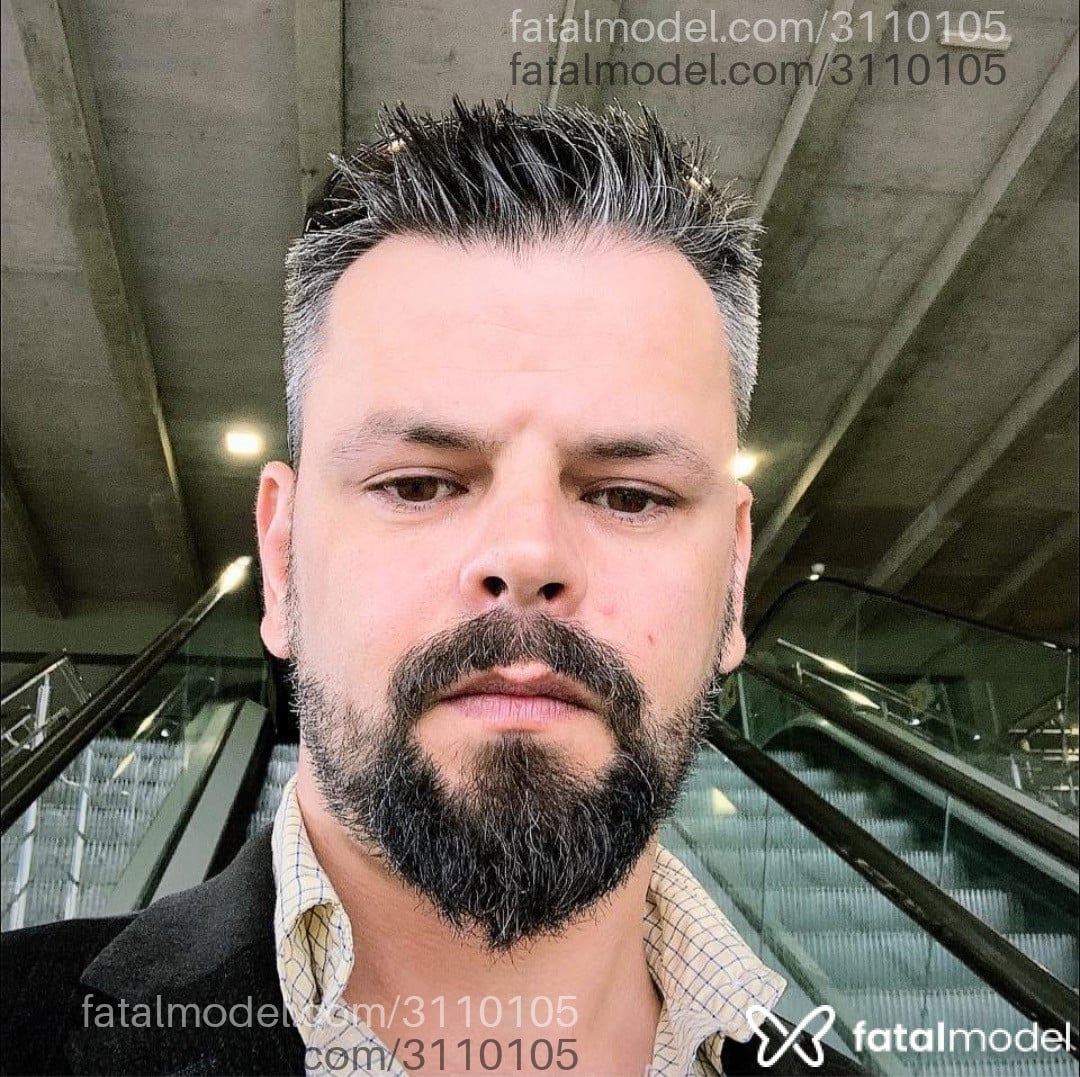 Acompanhante homem com cabelo grisalho de olhos castanhos em Balneário Camboriú - Griza