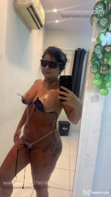 Acompanhante mulher morena (o) de olhos castanhos - Mirella Dias Acompanhante mulher morena (o) de olhos castanhos - Mirella Dias