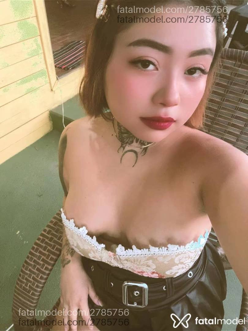 Acompanhante mulher ruiva (o) de olhos castanhos - Maia Flores