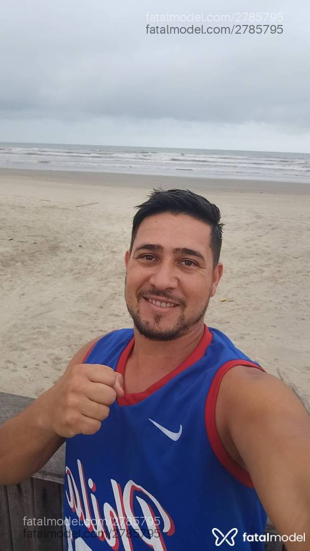 Acompanhante homem com cabelo castanho de olhos castanhos em São Paulo Acompanhante homem com cabelo castanho de olhos castanhos em São Paulo - Pardinho