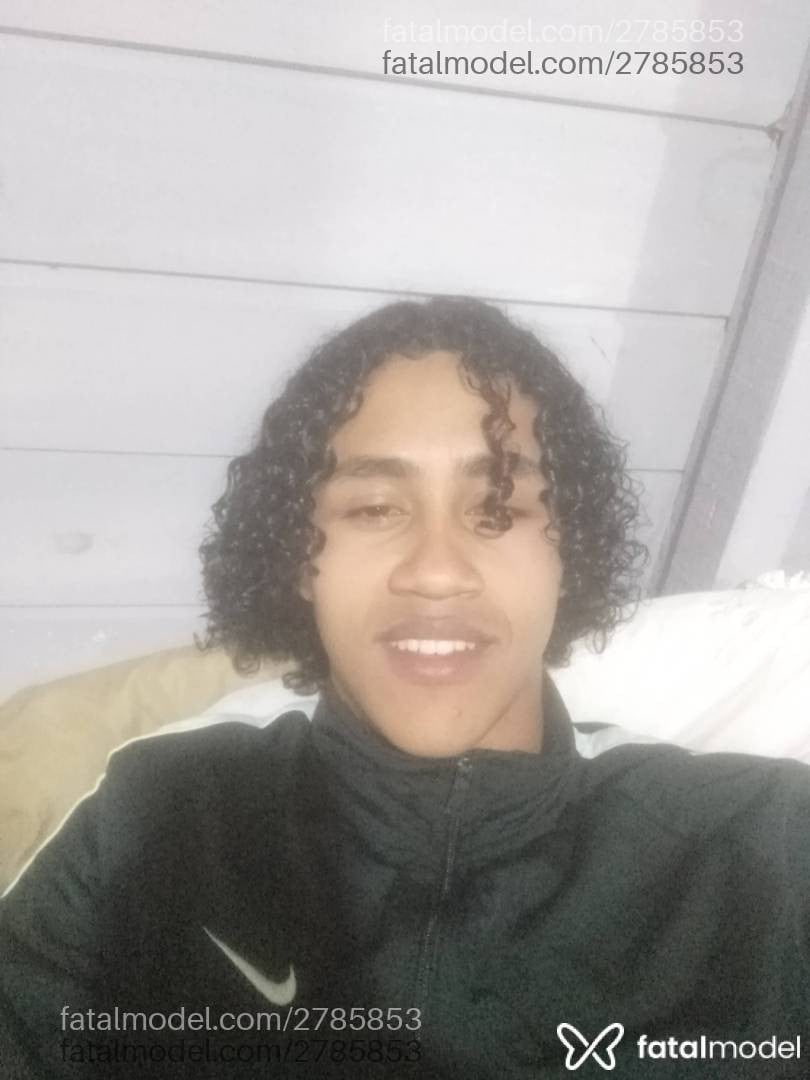 Acompanhante homem com cabelo castanho de olhos pretos em Porto Alegre - Nicolas