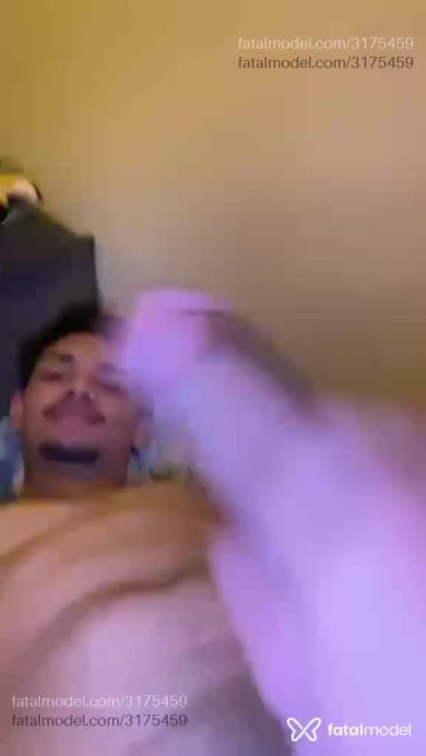 Acompanhante homem morena (o) de olhos pretos em Virtual - Preto