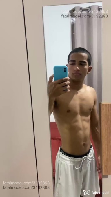 Acompanhante homem morena (o) de olhos pretos - Avares Acompanhante homem morena (o) de olhos pretos - Avares