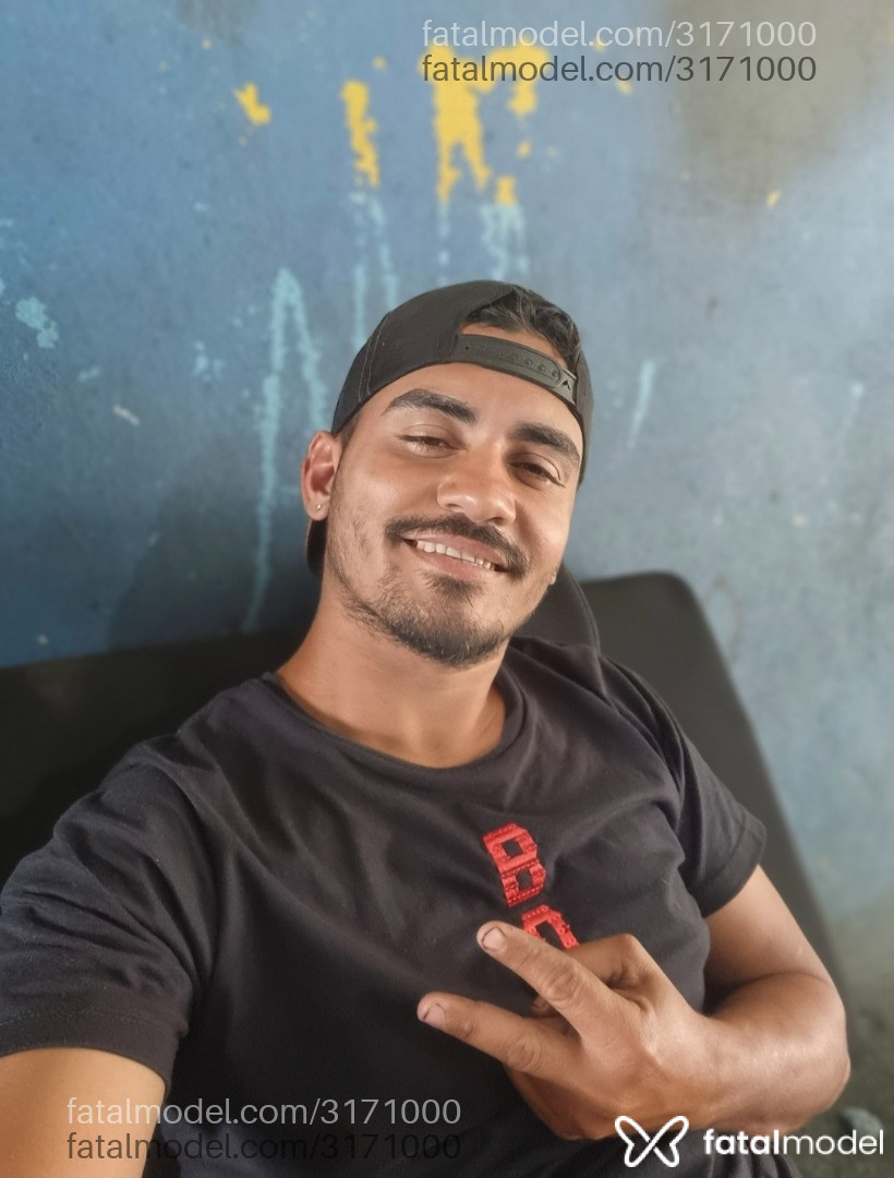 Acompanhante homem com cabelo castanho de olhos pretos - Diego Acompanhante homem com cabelo castanho de olhos pretos - Diego