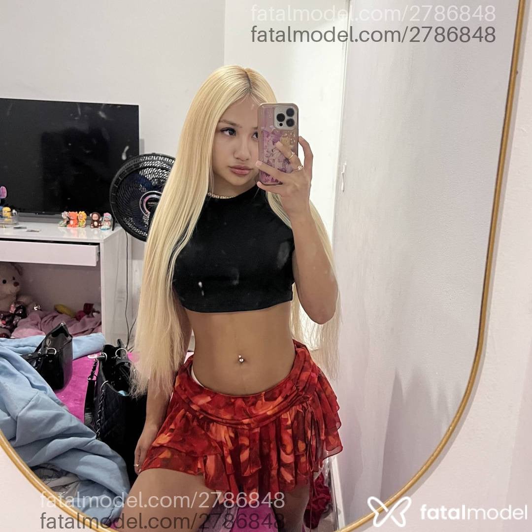 Acompanhante mulher loira (o) de olhos castanhos - Mel